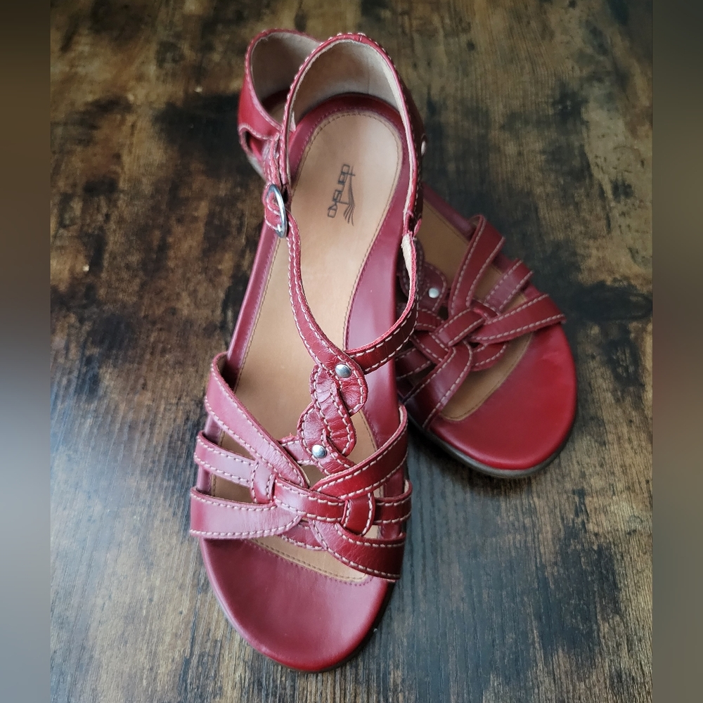 Dansko calliope red sandals size 39.